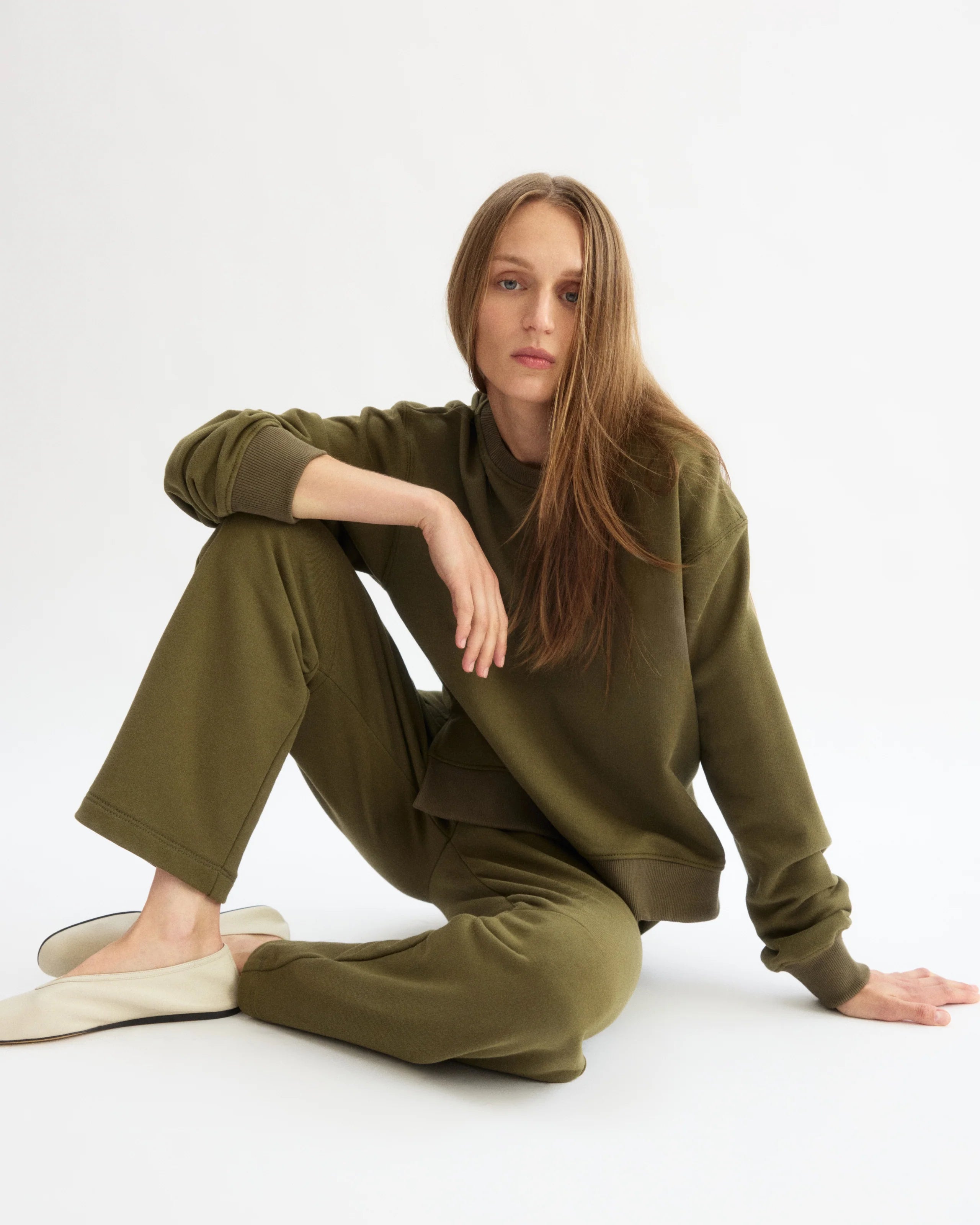 DELANCEY CREWNECK SWEATSHIRT IN OLIVE