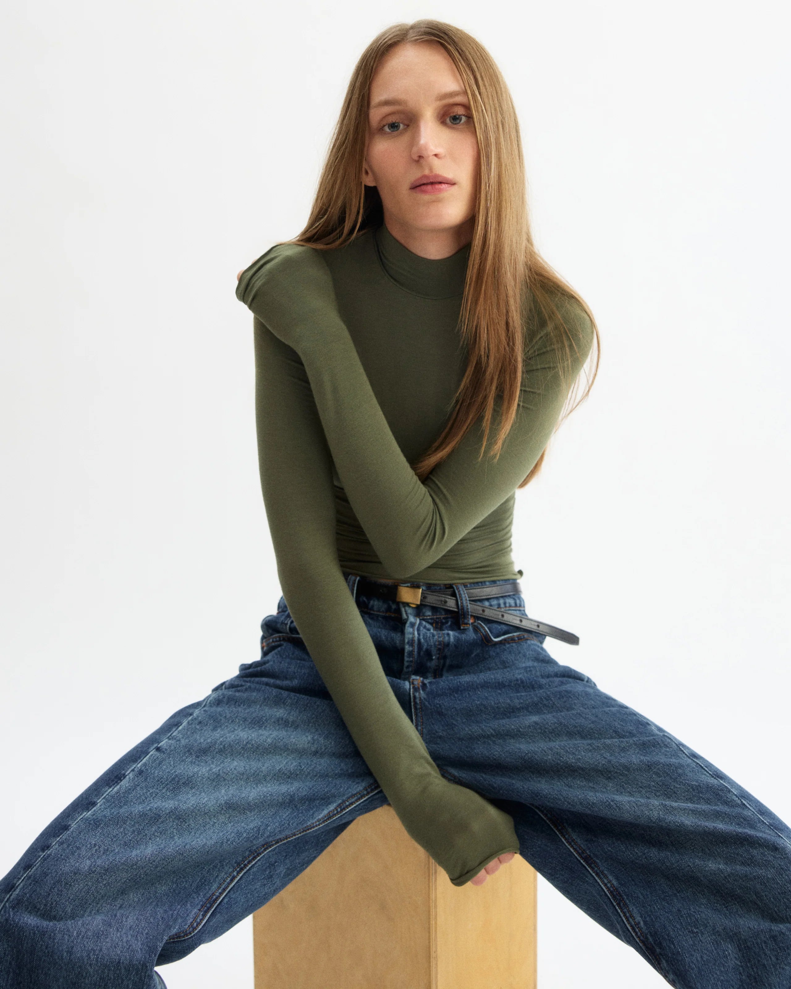 JONES LONG SLEEVE TURTLENECK IN OLIVE