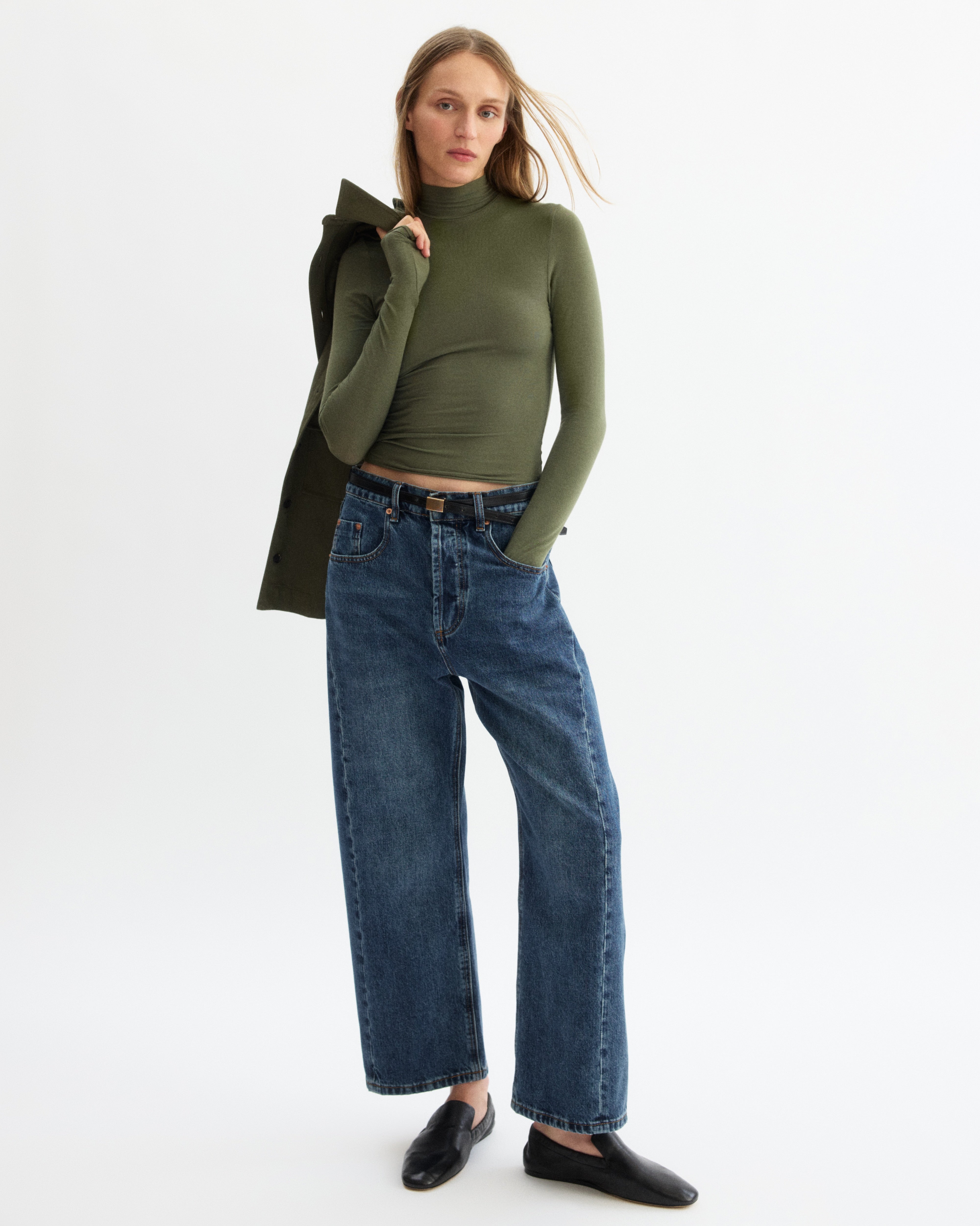JONES LONG SLEEVE TURTLENECK IN OLIVE