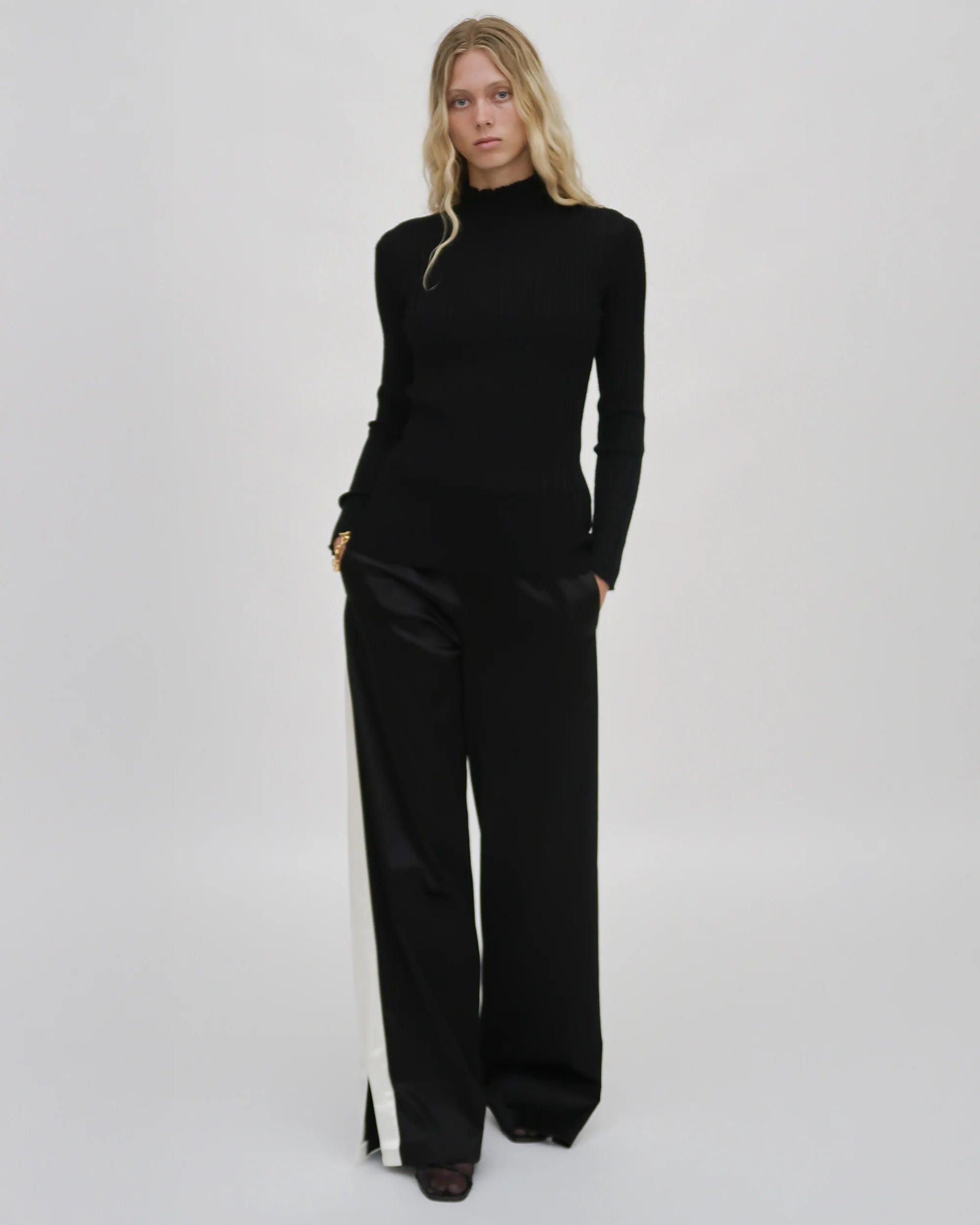 PLISSE TURTLENECK BLACK