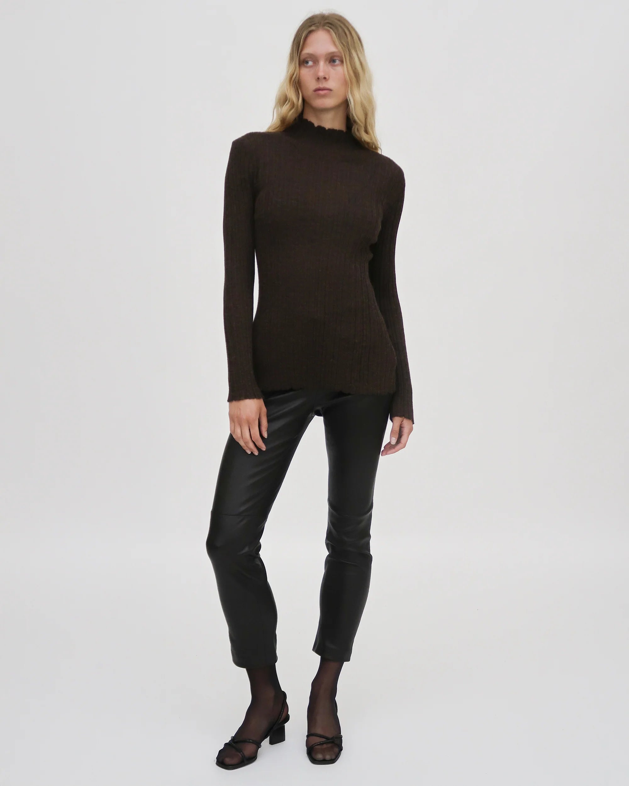PLISSE TURTLENECK DARK BROWN