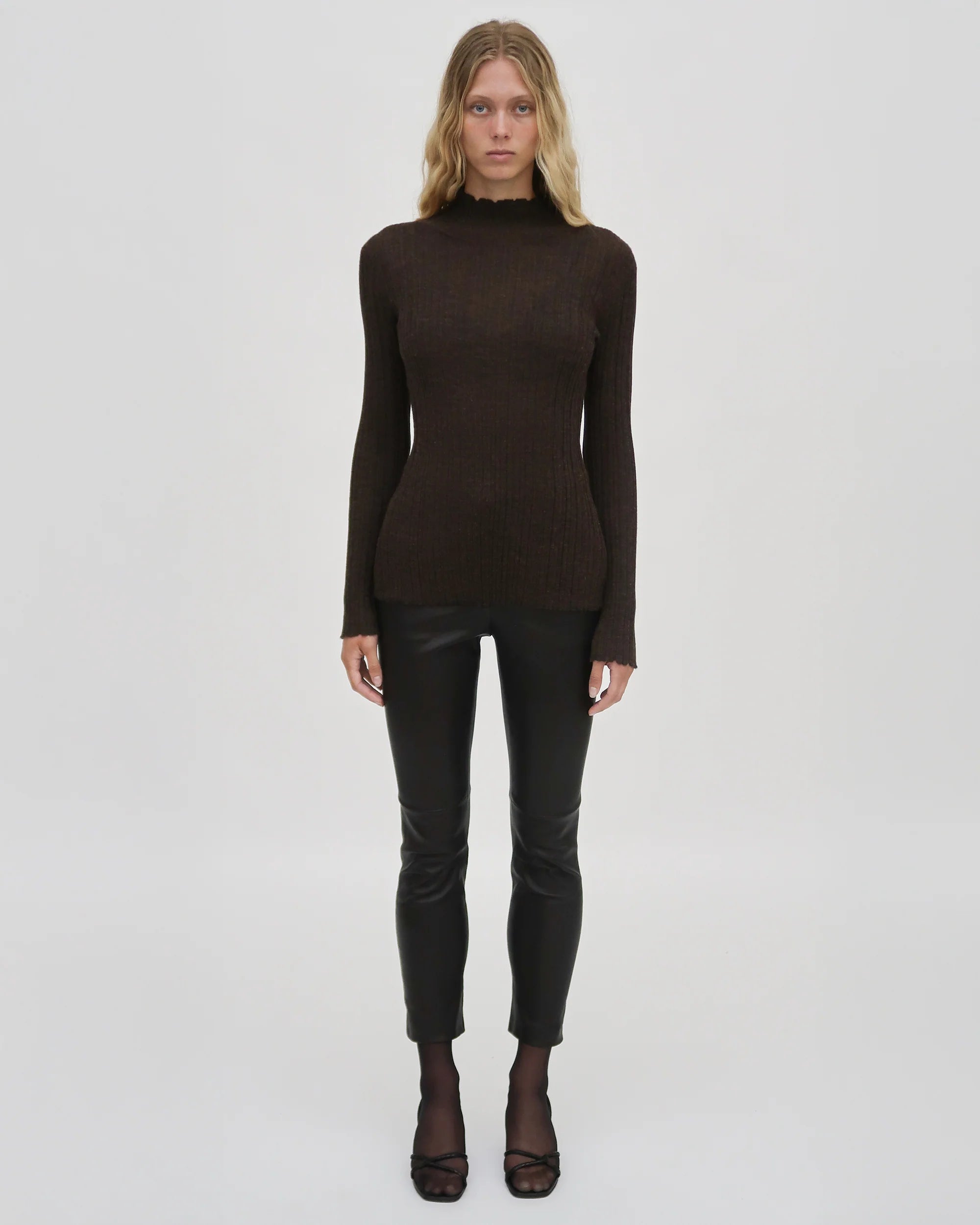PLISSE TURTLENECK DARK BROWN