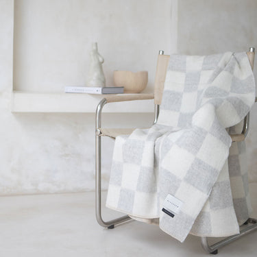 CROSBY HEIRLOOM BLANKET ZERO DYE LIGHT HEATHER/IVORY CHECK