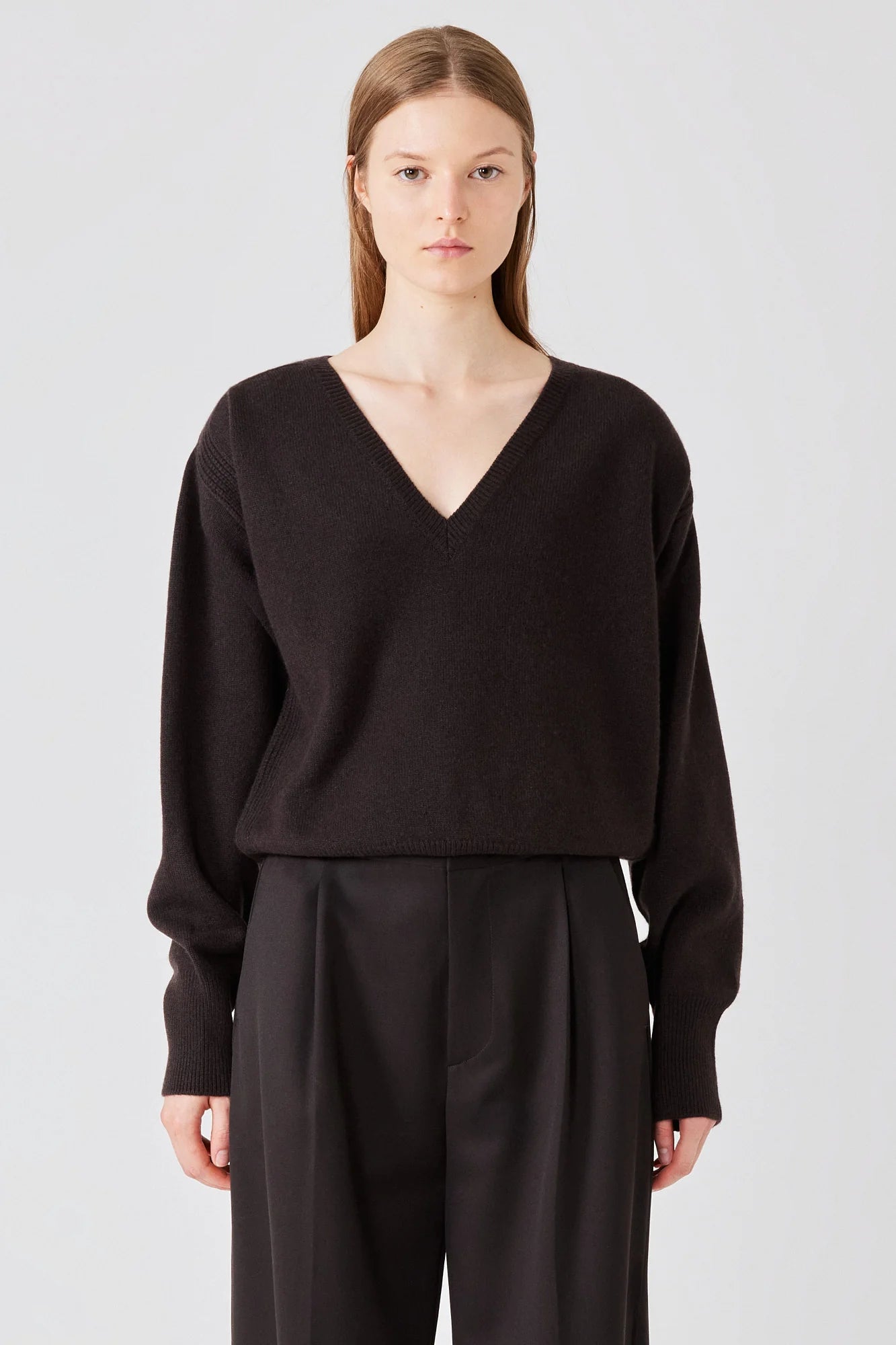LAVINIA VNECK LIGHTWEIGHT SWEATER BROWN