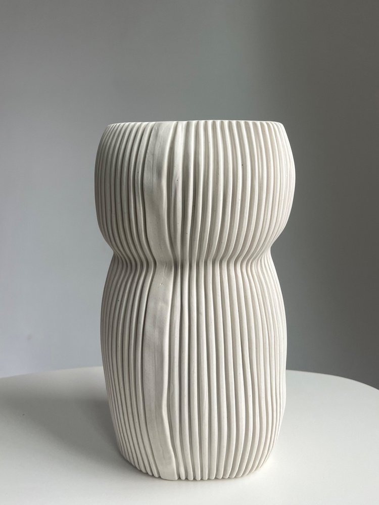 OVAL CURVY 03 VASE