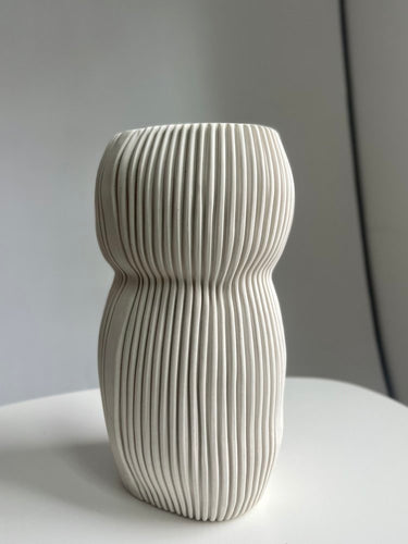 OVAL CURVY 03 VASE