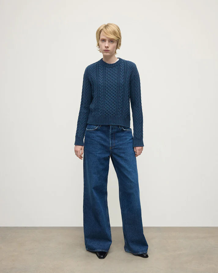ROUND NECK CROPPED ARAN CABLE SWEATER HEATHER NAVY