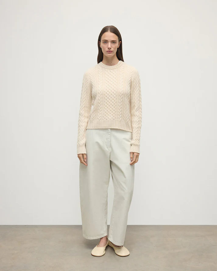 ROUND NECK CROPPED ARAN CABLE SWEATER CHAMPAGNE