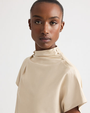 MOCK NECK TEE CREME BRULEE