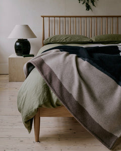 VALATZU SANNA BAY LAMBSWOOL CASHMERE THROW DARK NATURAL