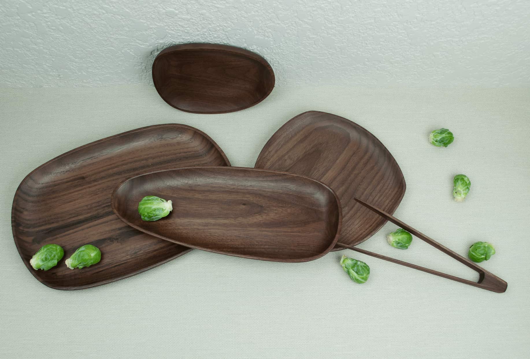 MEDIUM WALNUT PEBBLE TRAY