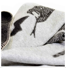 Load image into Gallery viewer, PEYOTE REVERSIBLE THROW IN IVORY/BLACK