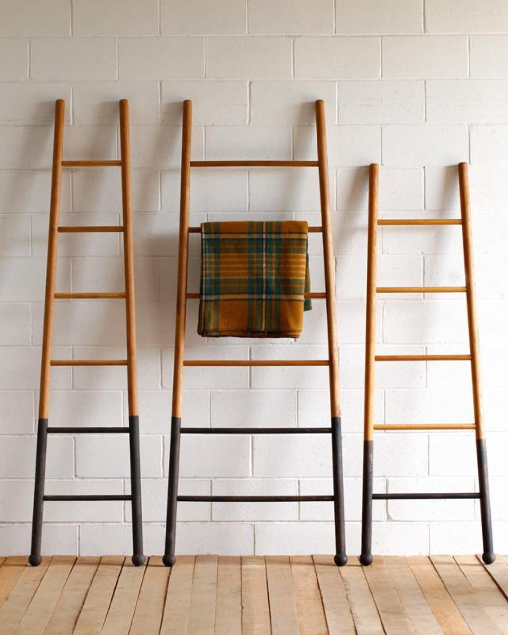 MEDIUM BLOAK LADDER IN OXIDIZED OAK – Santa Ynez General