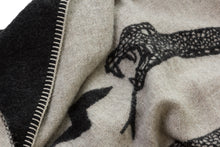 Load image into Gallery viewer, PEYOTE REVERSIBLE THROW IN RUCKSACK/BLACK