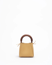 Load image into Gallery viewer, QUINTA HANDBAG IN AMBER