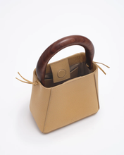 Load image into Gallery viewer, QUINTA HANDBAG IN AMBER